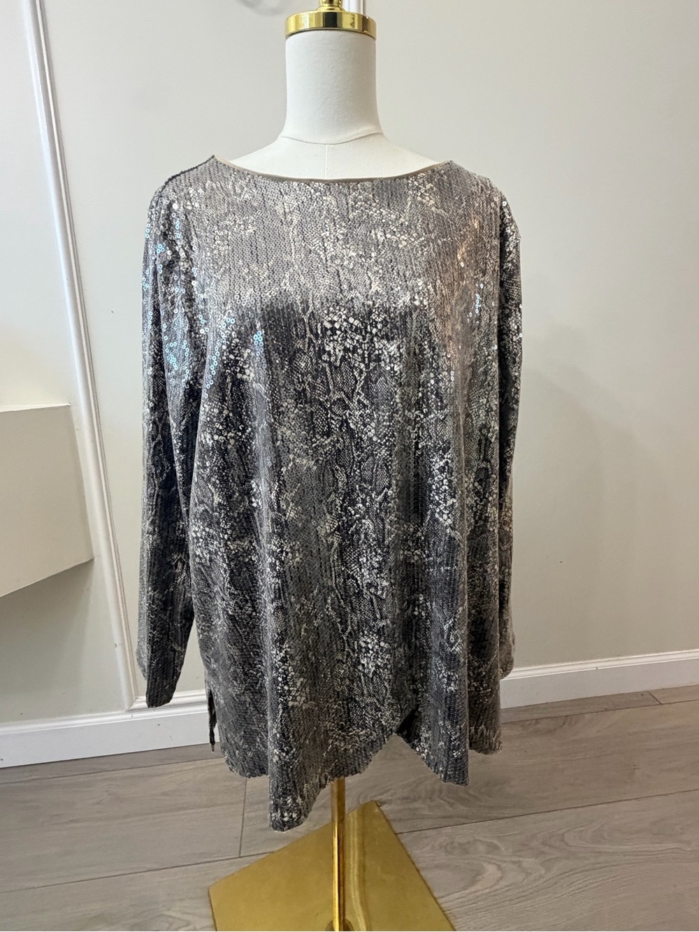 Chico's Metallic Snake-Print Tunic Top in Silver and Black